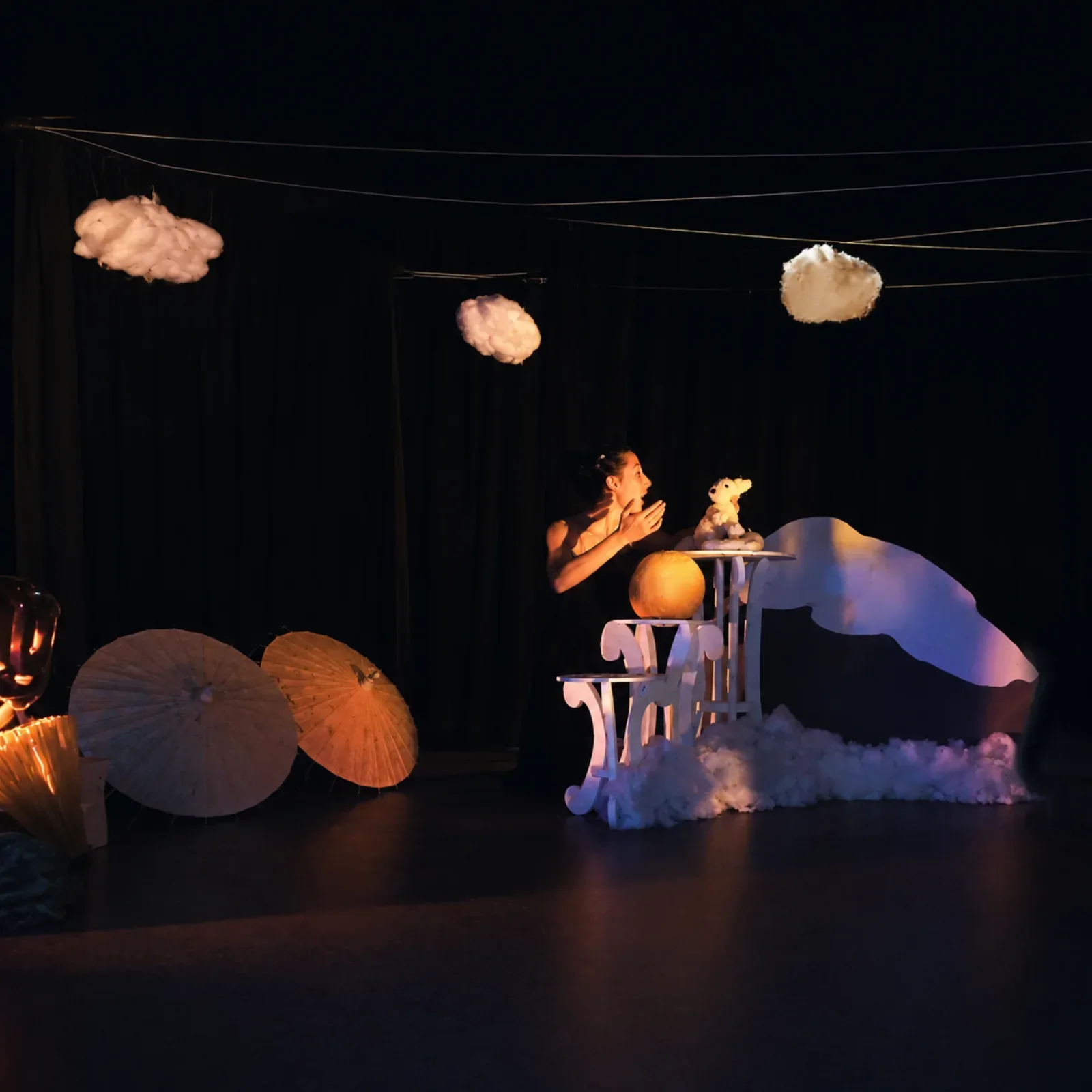 Scène du spectacle La Fileuse de Nuages